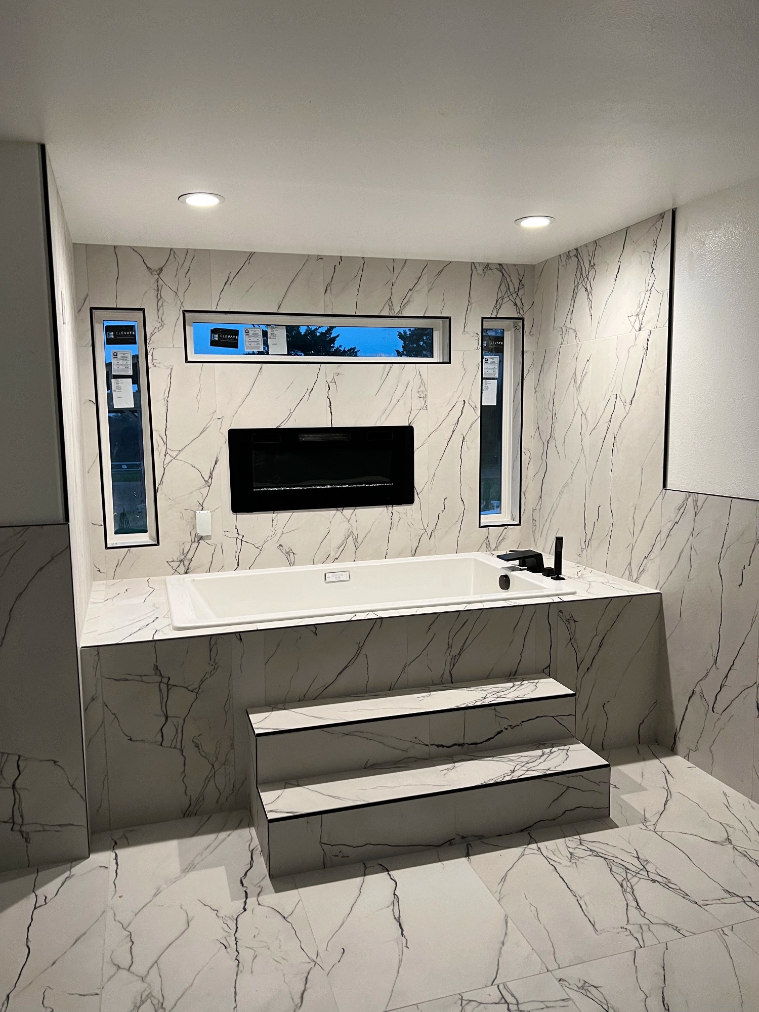 Marble Tub Surround with Raised Platform